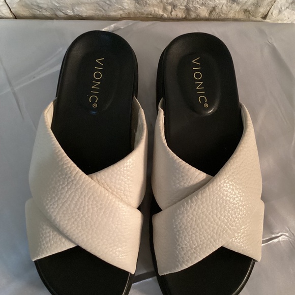 Vionic Vesta Women's Slide Comfort Sandals - Picture 3 of 8